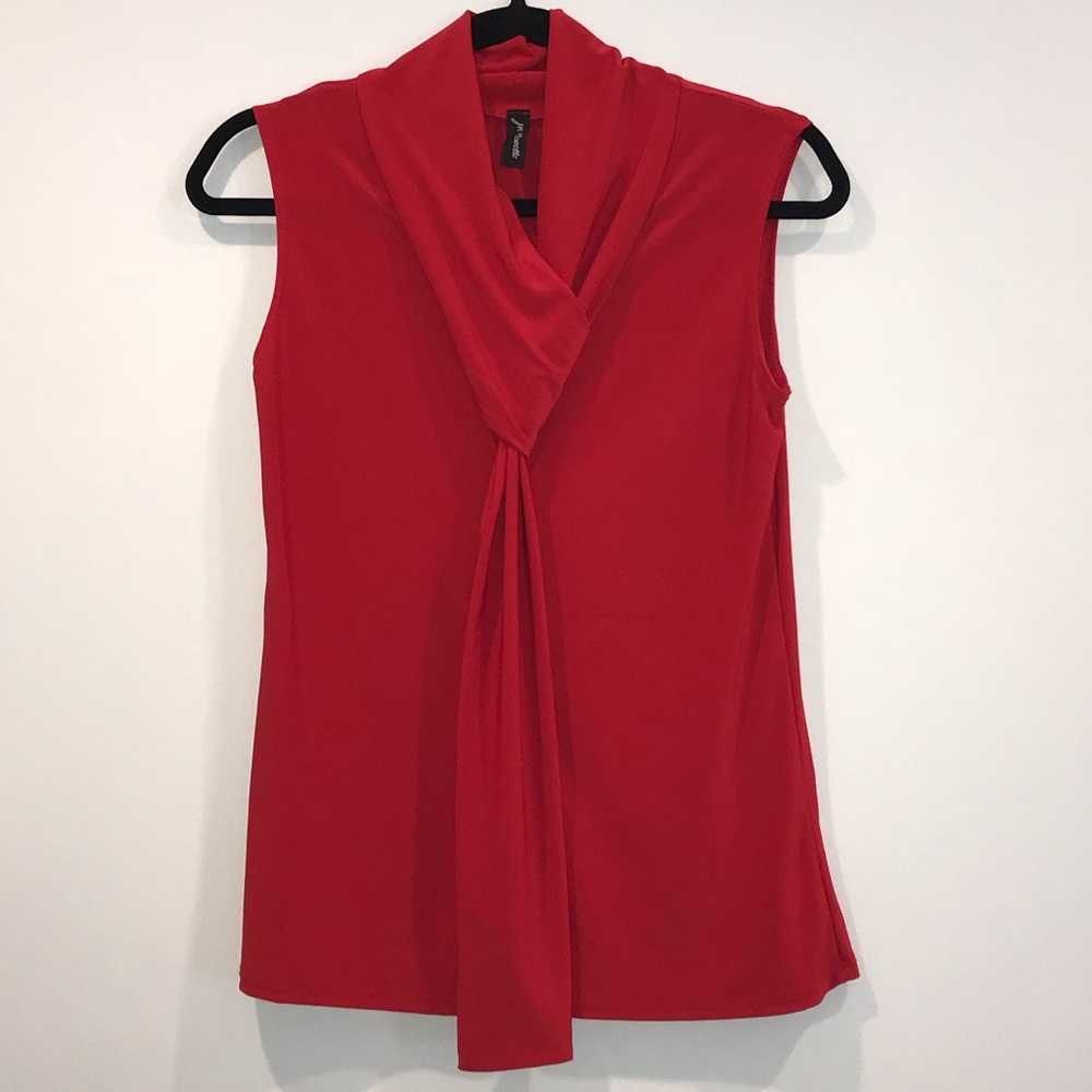 Red stretchy tank with knot detail